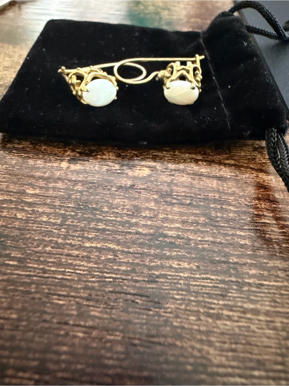Jewelry Bundle – Silver Necklace, Pearl Bracelet & Earrings (3) - Picture 10 of 10